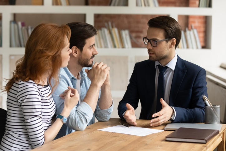 financial-advisor-meeting